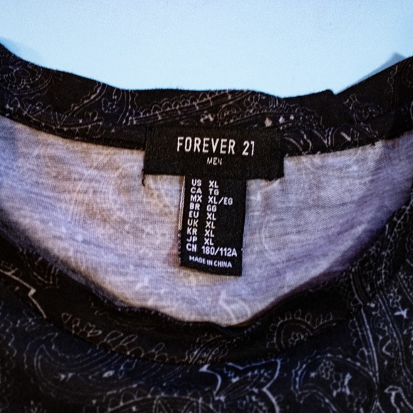 Forever 21 Black Paisley XL t-shirt - Picture 3 of 4